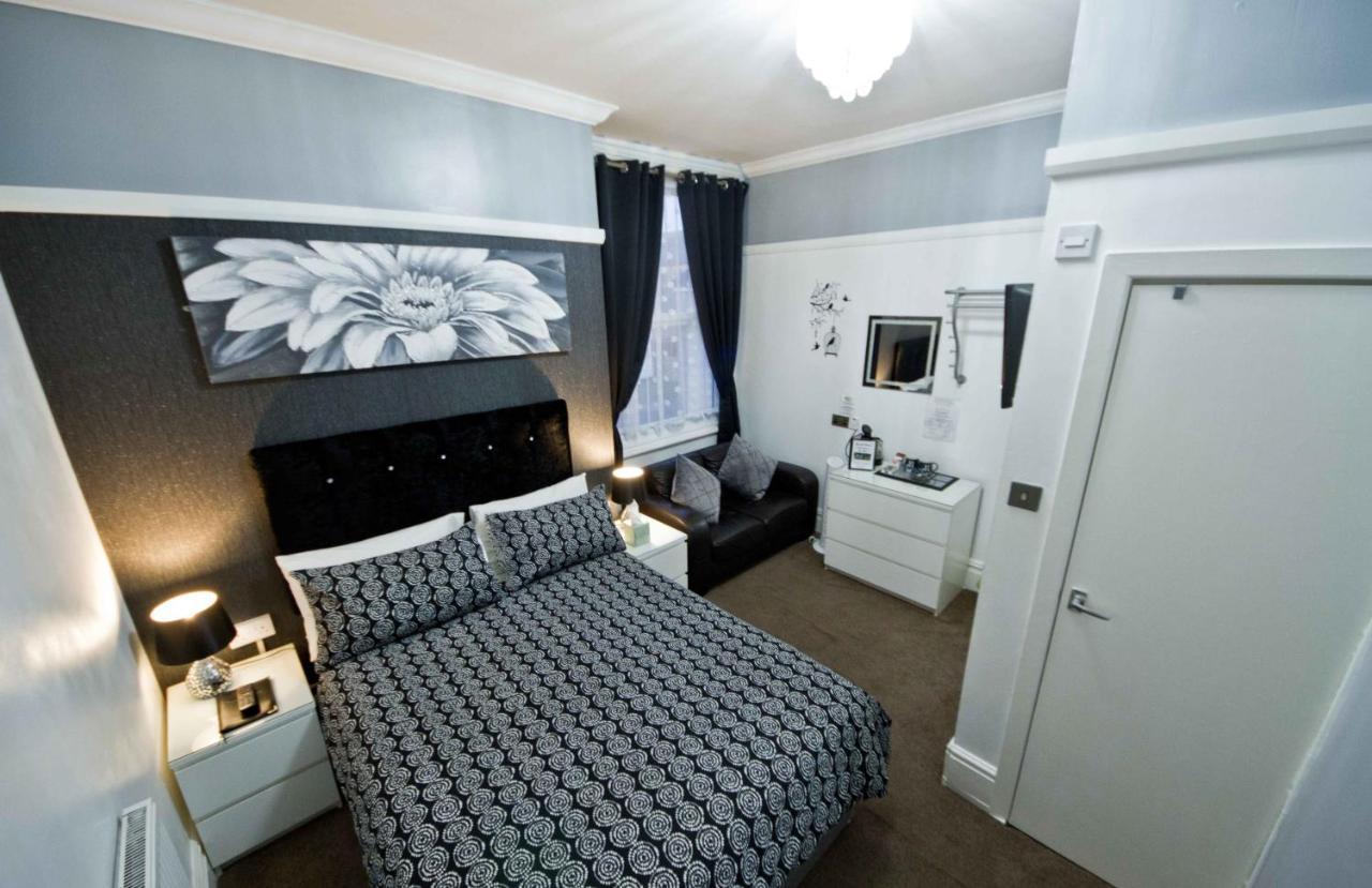 Rossall House , For Families & Couples Blackpool Eksteriør billede