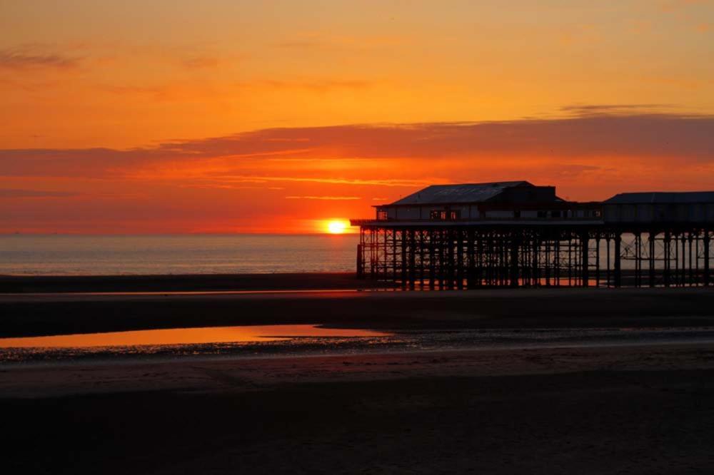 Rossall House , For Families & Couples Blackpool Eksteriør billede