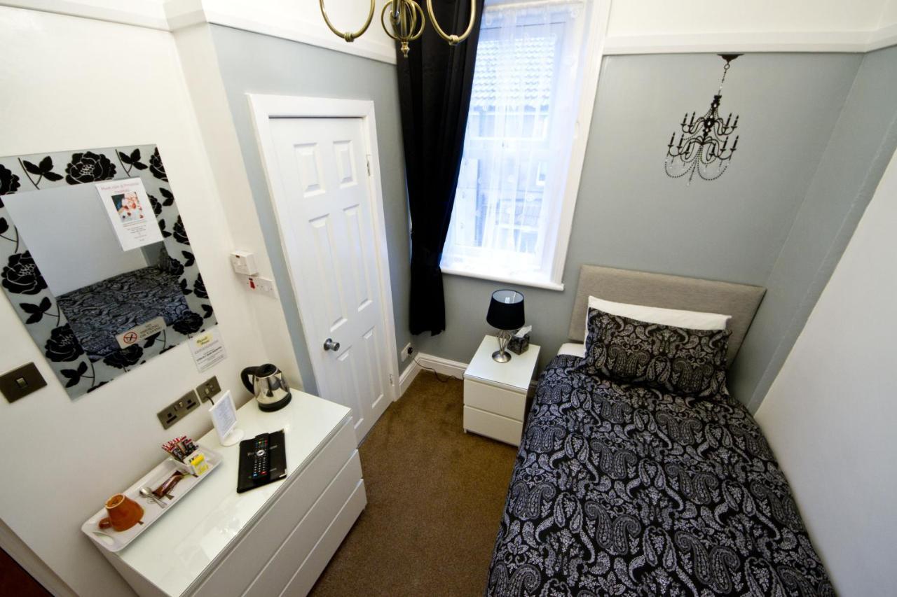 Rossall House , For Families & Couples Blackpool Eksteriør billede
