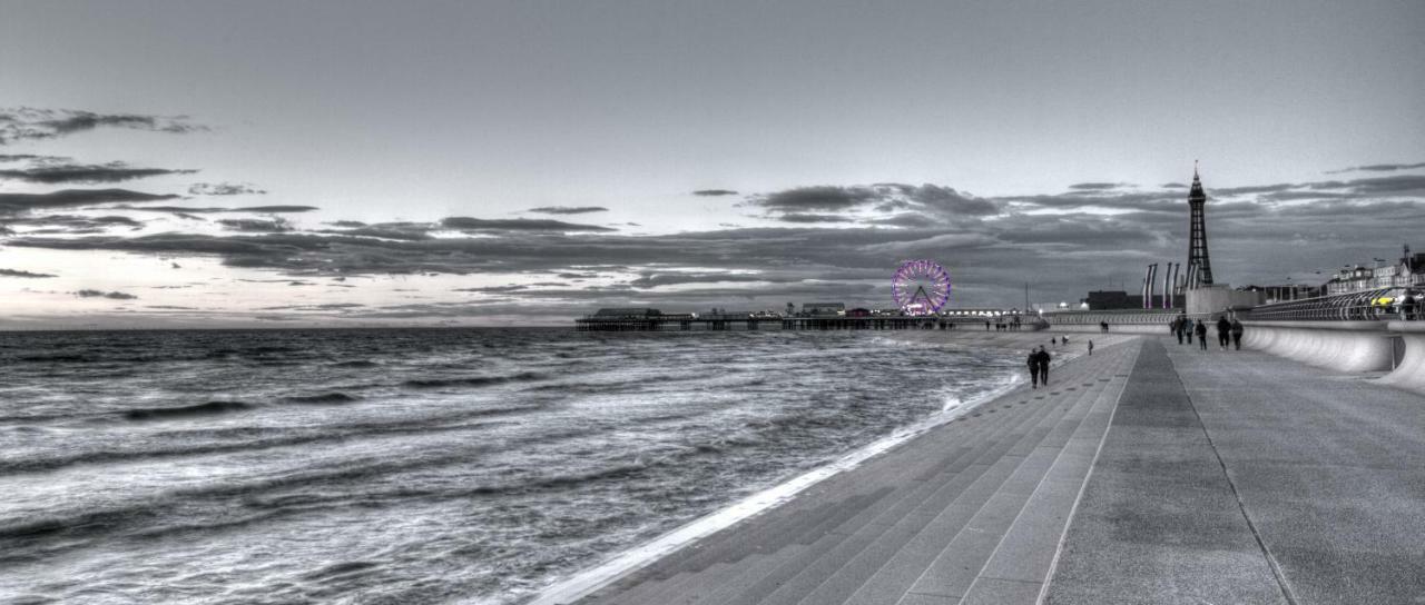 Rossall House , For Families & Couples Blackpool Eksteriør billede